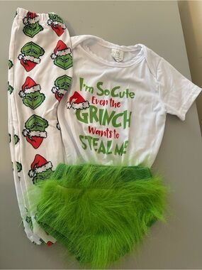 Baby Grinch 3 piece set outfit with fuzzy diaper cover 6-12 mo